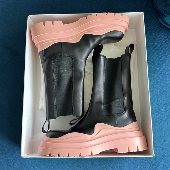 Bottega Veneta Black & Pink Chelsea Tire boots Size 40 - Picture 3 of 9